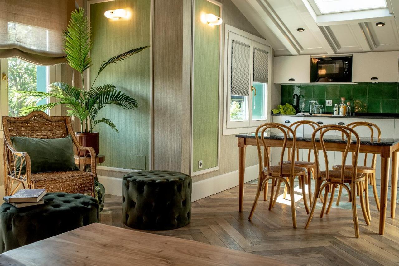Apartamentos Boutique Fuente Real Комилас Екстериор снимка