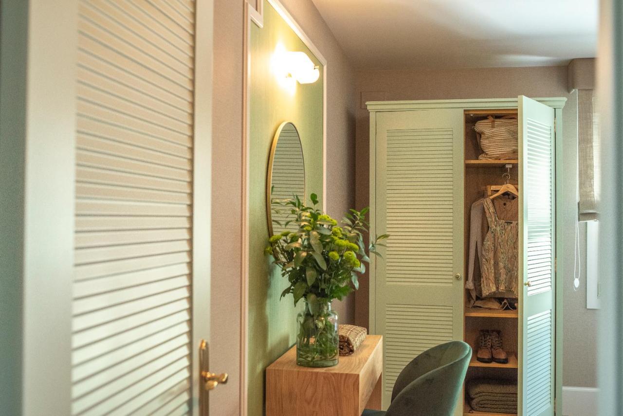 Apartamentos Boutique Fuente Real Комилас Екстериор снимка